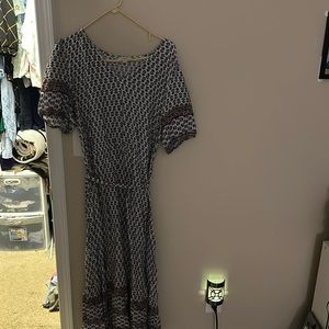 Short sleeve dress from the Loft. Size XL. In great condition.
